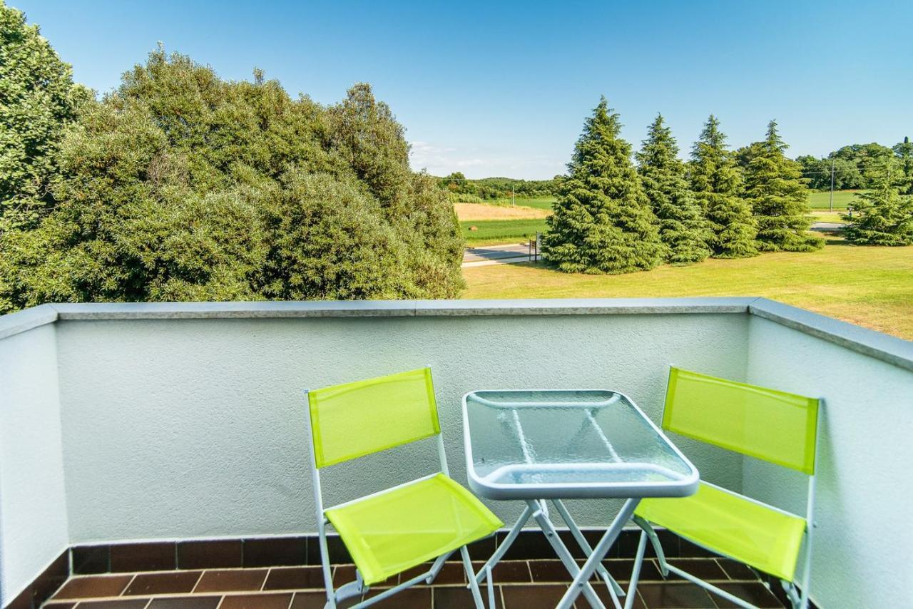 Apartments Pernar Poreč Eksteriør billede