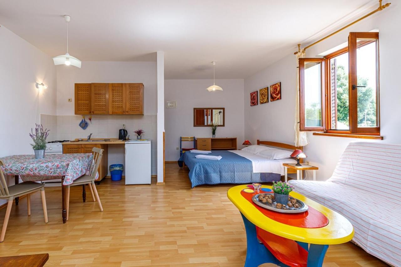 Apartments Pernar Poreč Eksteriør billede